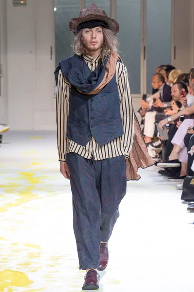 Look 9